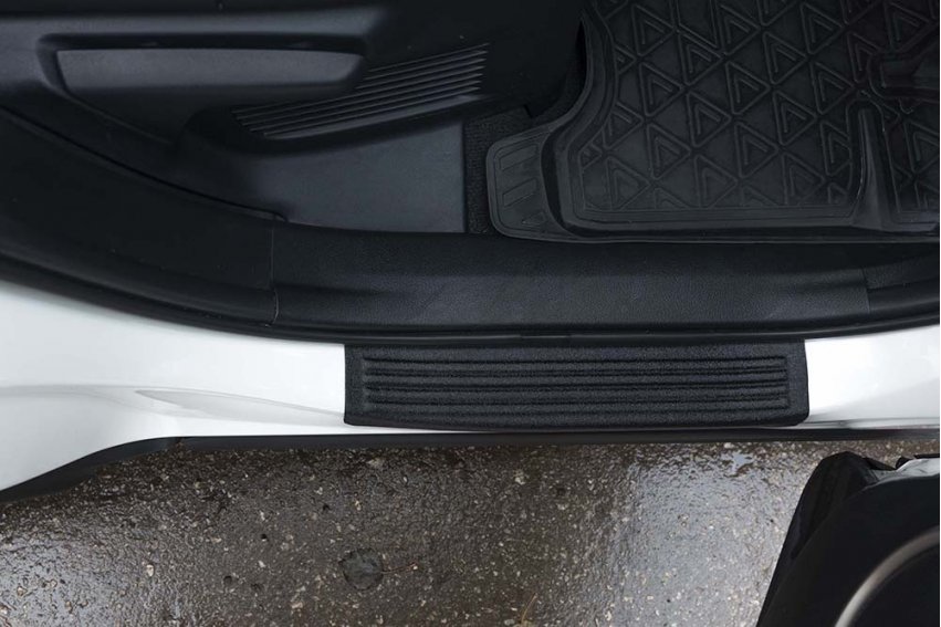 Накладки на пороги